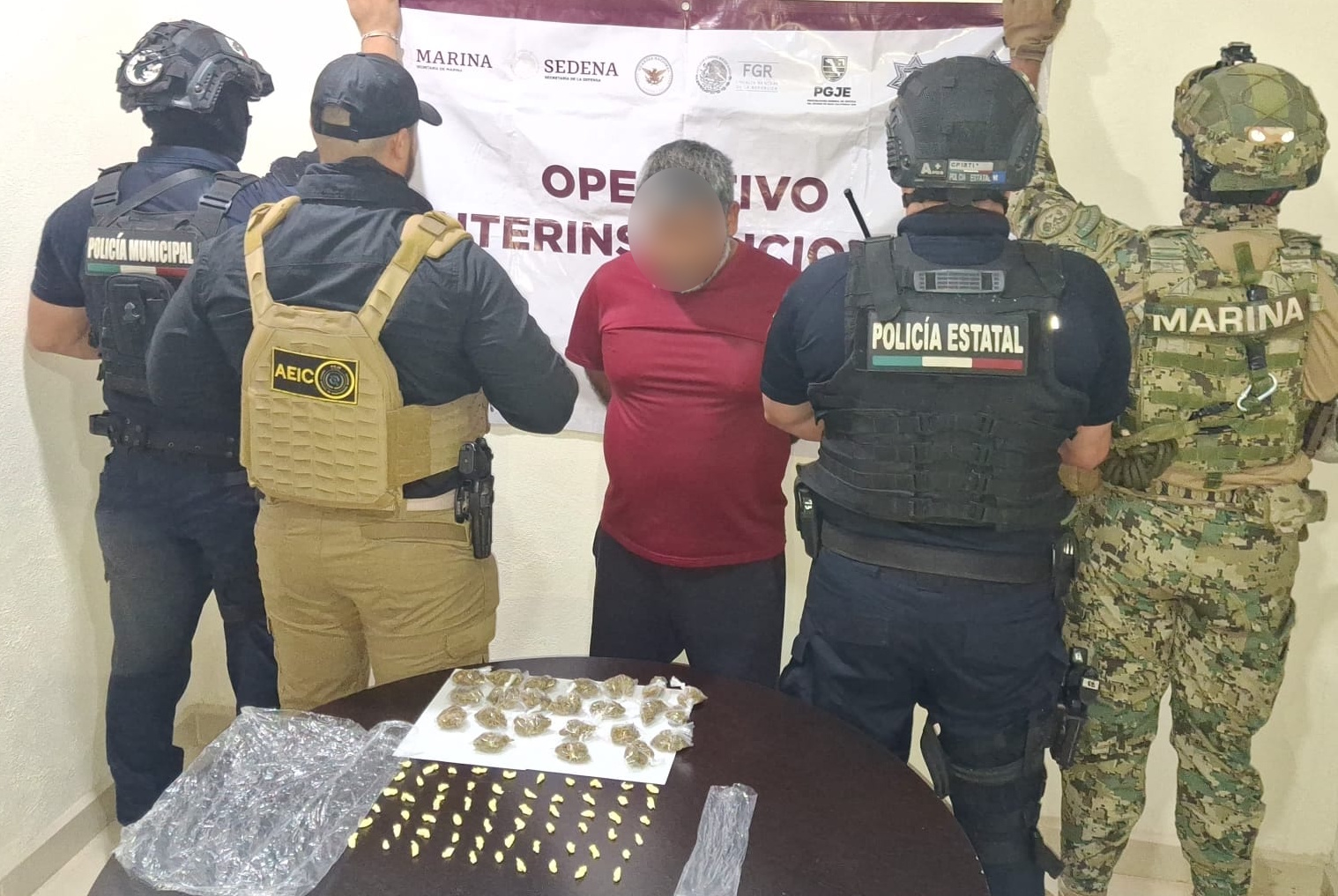 ASEGURAN A PRESUNTO NARCOMENUDISTA Y PAQUETES CON SUSTANCIAS ILÍCITAS