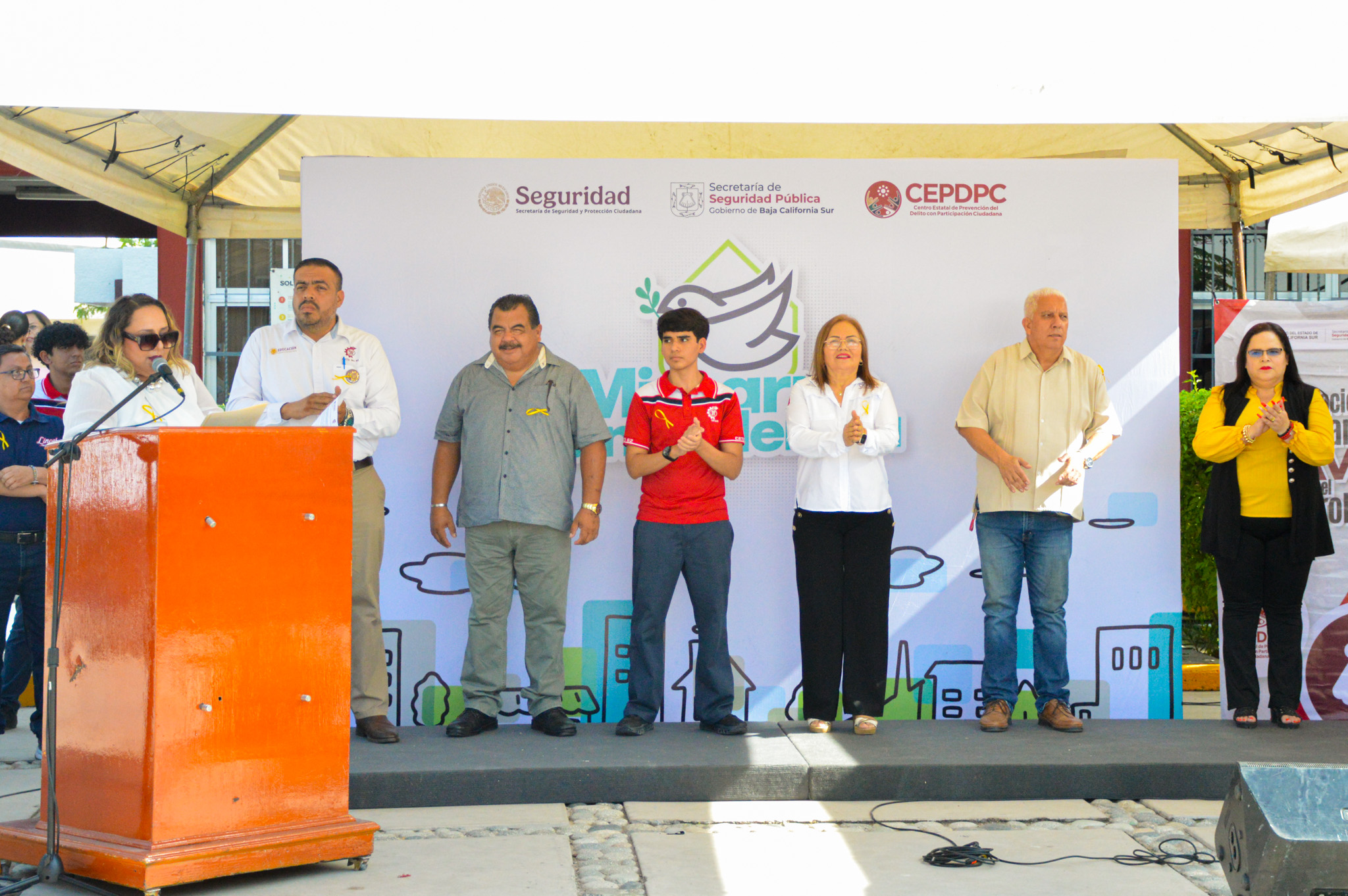 LLEVAN LA FERIA MI BARRIO SIN VIOLENCIA A ESTUDIANTES DE PREPARATORIA