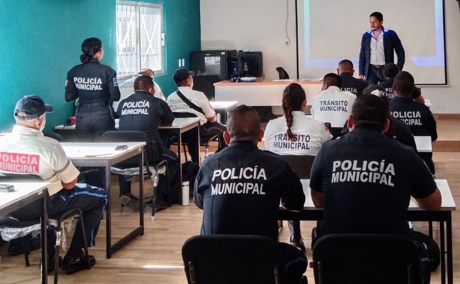 POLICÍAS MUNICIPALES REFUERZAN SUS CONOCIMIENTOS EN MATERIA DE JUSTICIA CÍVICA