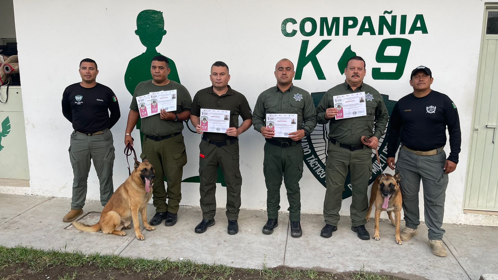 ELEMENTOS DE LA UNIDAD K9 OBTIENEN CERTIFICACIÓN COMO MANEJADORES CANINOS