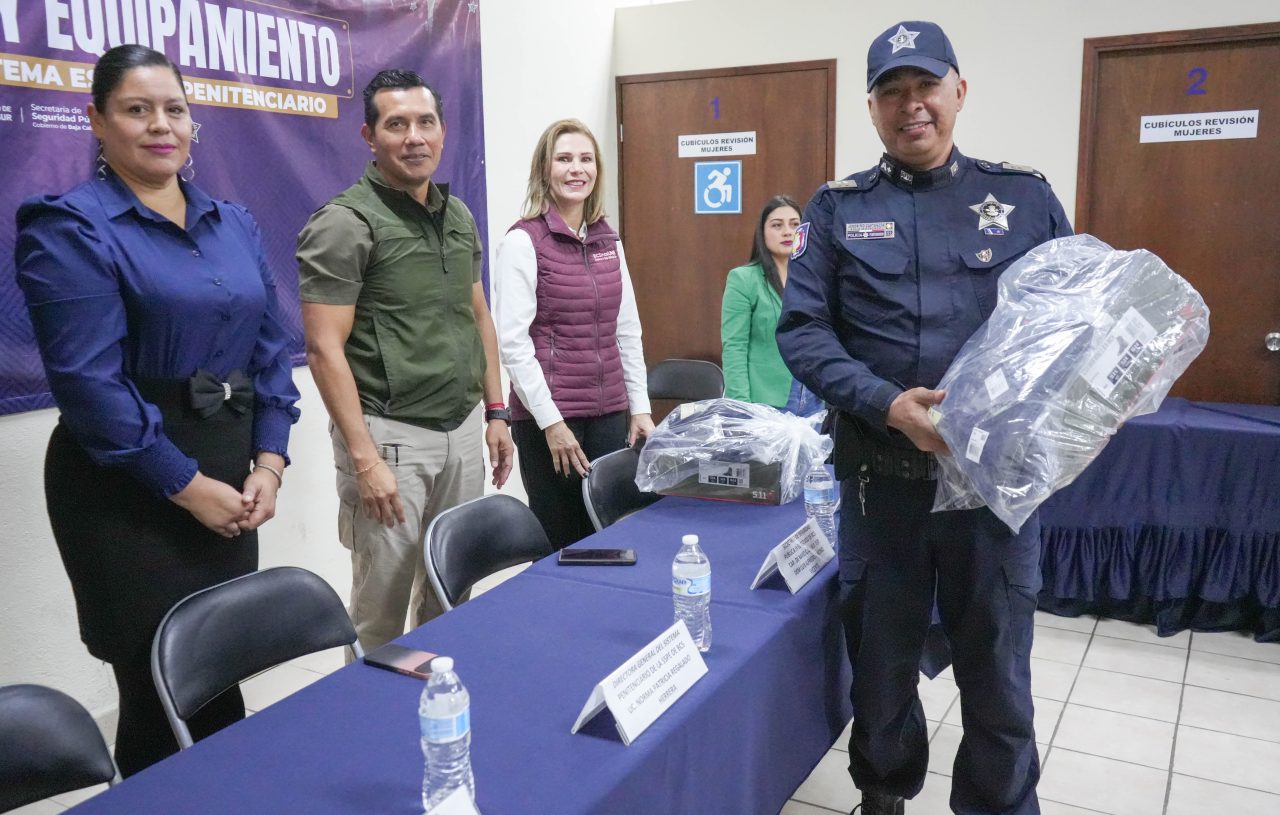 Entrega SSPE Uniformes a Personal del Sistema Penitenciario de BCS