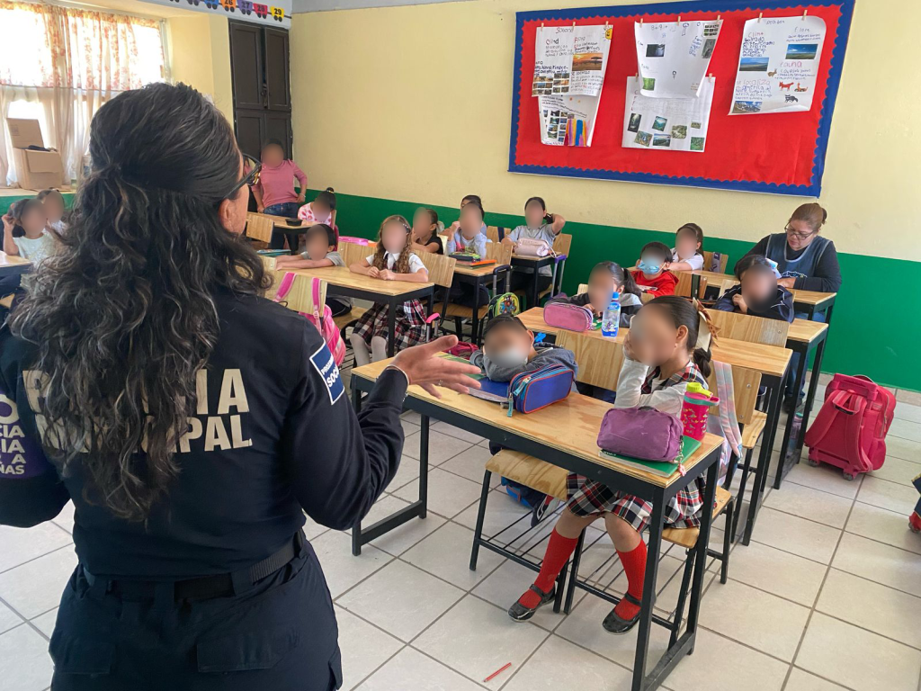 CON MAYOR ACERCAMIENTO POLICÍA CIBERNÉTICA LLEVA MENSAJE PREVENTIVO A ALUMNOS