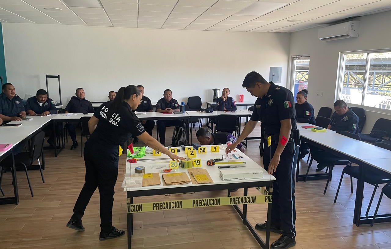 POLICÍAS MUNICIPALES SON CAPACITADOS EN FORMACIÓN CONTINUA
