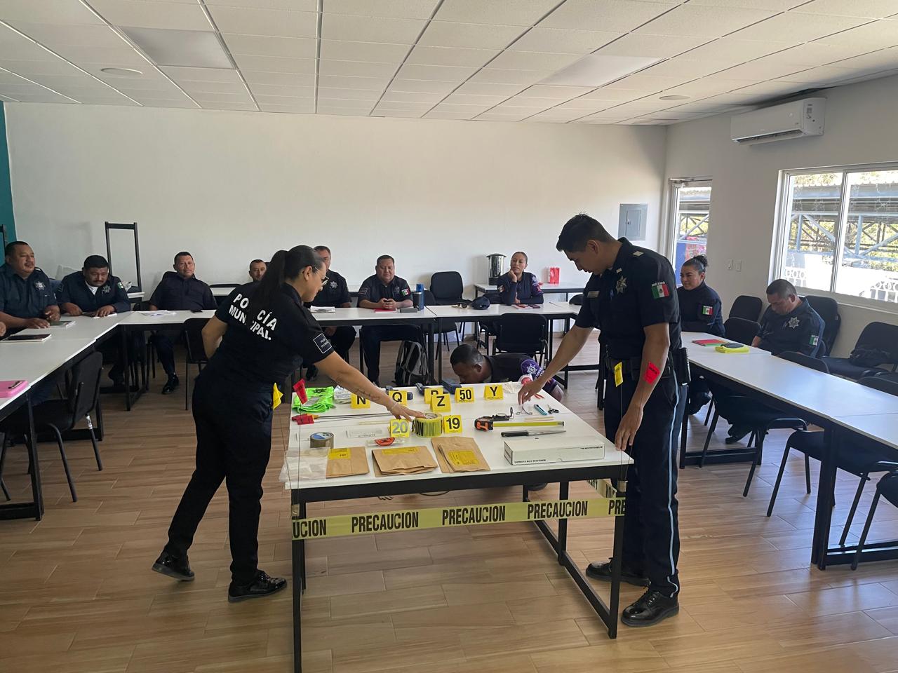 POLICÍAS MUNICIPALES SON CAPACITADOS EN FORMACIÓN CONTINUA