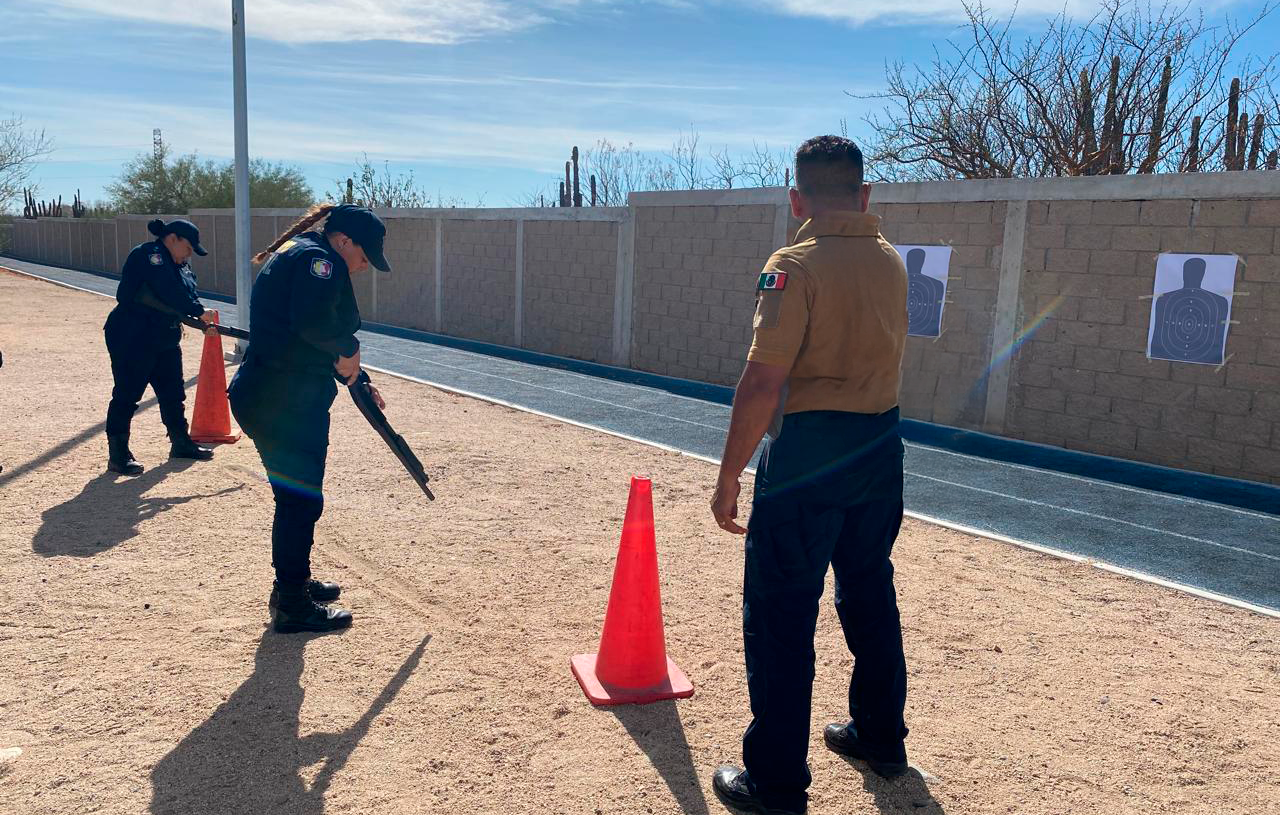 CAPACITAN A MANDOS OPERATIVOS EN TEMAS DE CUSTODIA PENITENCIARIA