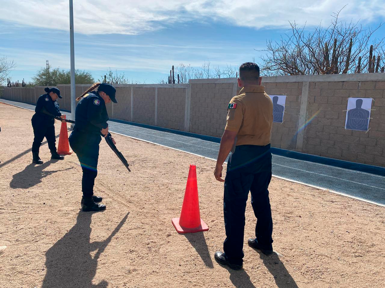 CAPACITAN A MANDOS OPERATIVOS EN TEMAS DE CUSTODIA PENITENCIARIA