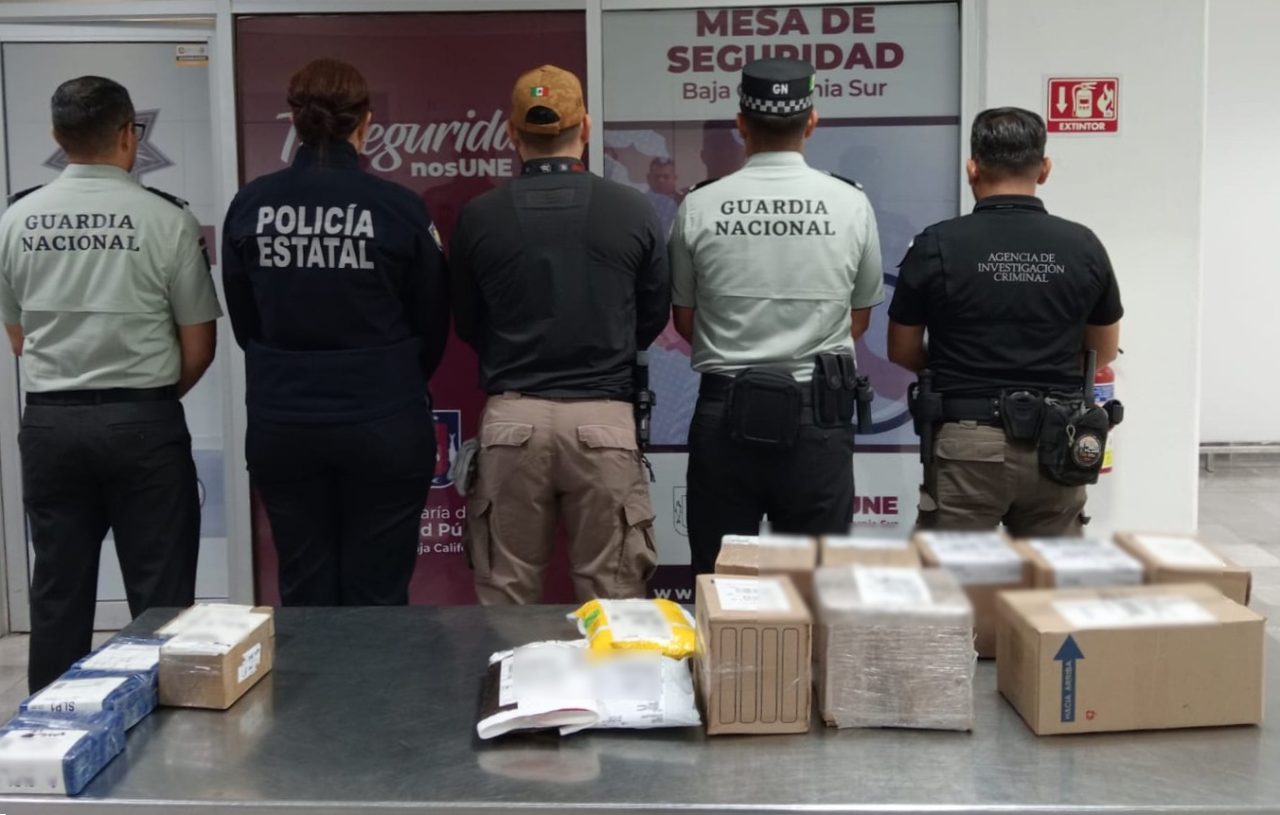 ASEGURAN 18 PAQUETES CON NARCÓTICOS EN AEROPUERTO DE LA PAZ