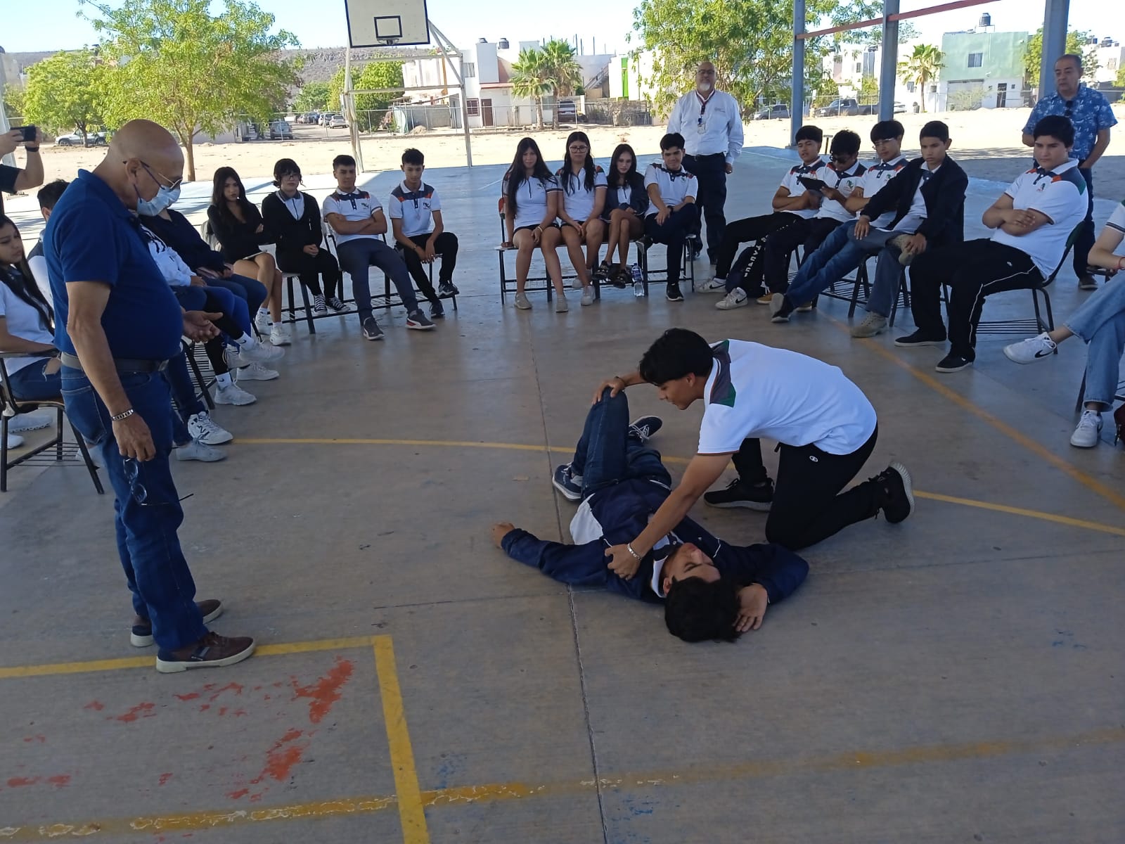 POLICÍAS ESTATALES CAPACITAN A JÓVENES ESTUDIANTES EN PRIMEROS AUXILIOS