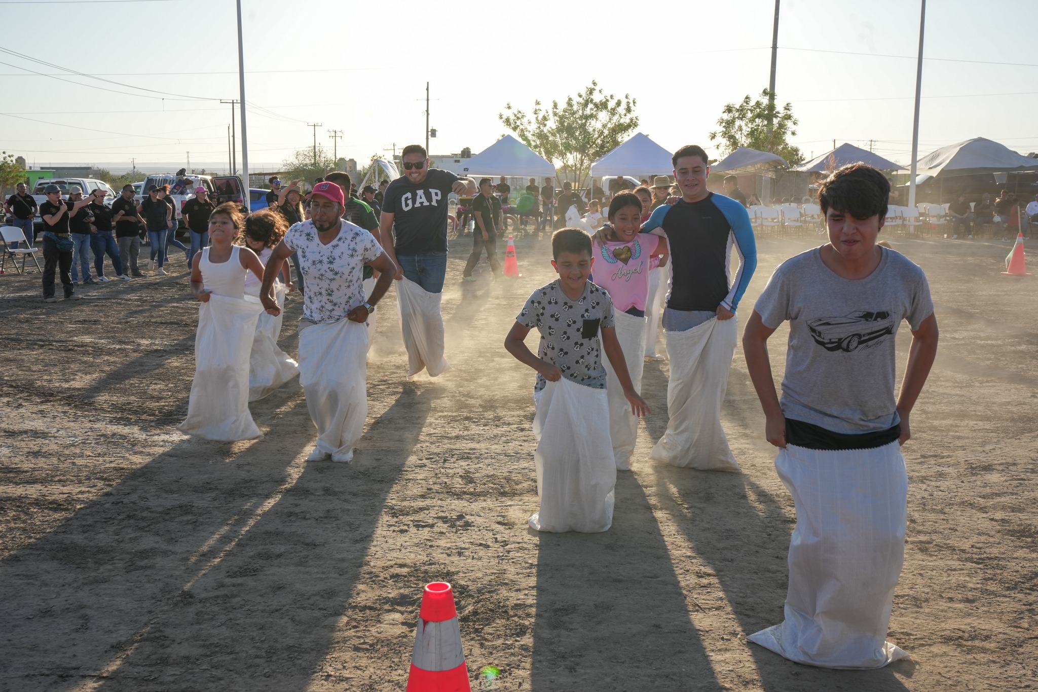 CELEBRA GRUPOS DE AMIGOS DEL BIENESTAR DE LA SSPE A PADRES DE LA COLONIA VALLE DORADO