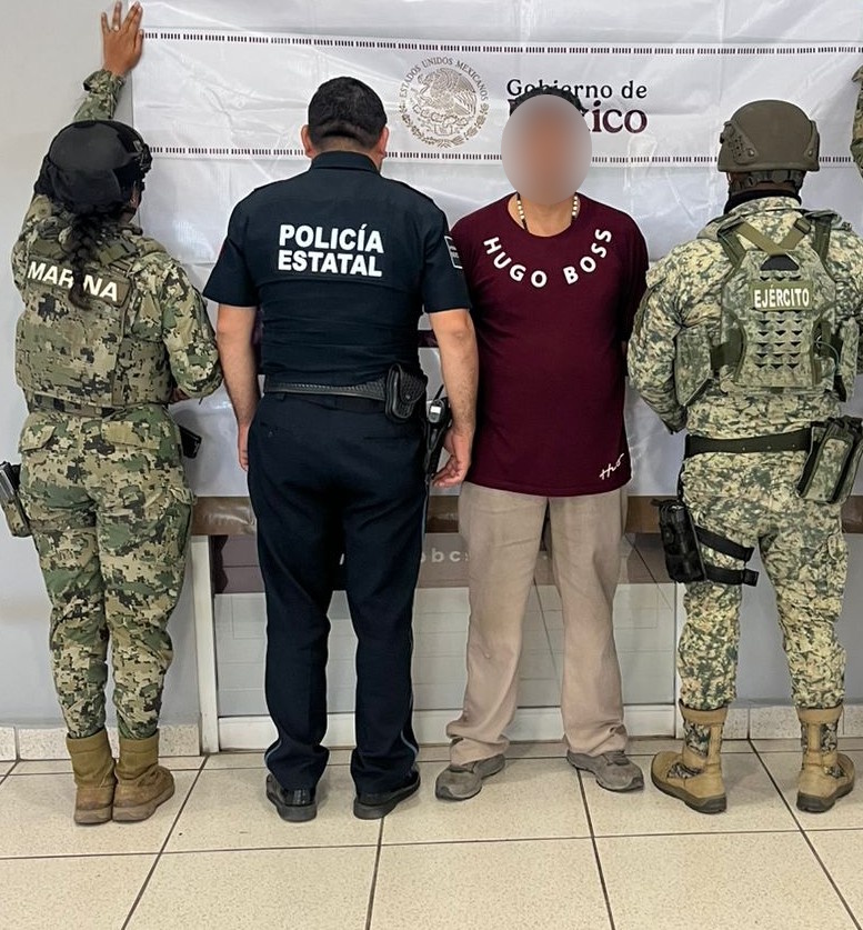 EN OPERATIVO BOM SE ASEGURA A PERSONA ARMADA EN LA CARRETERA LA PAZ-LOS PLANES