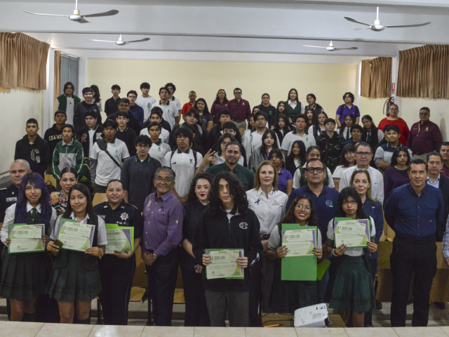 PREMIAN A GANADORES DEL CONCURSO YO NO DOY LIKE PARA PREVENIR EL ACOSO DIGITAL