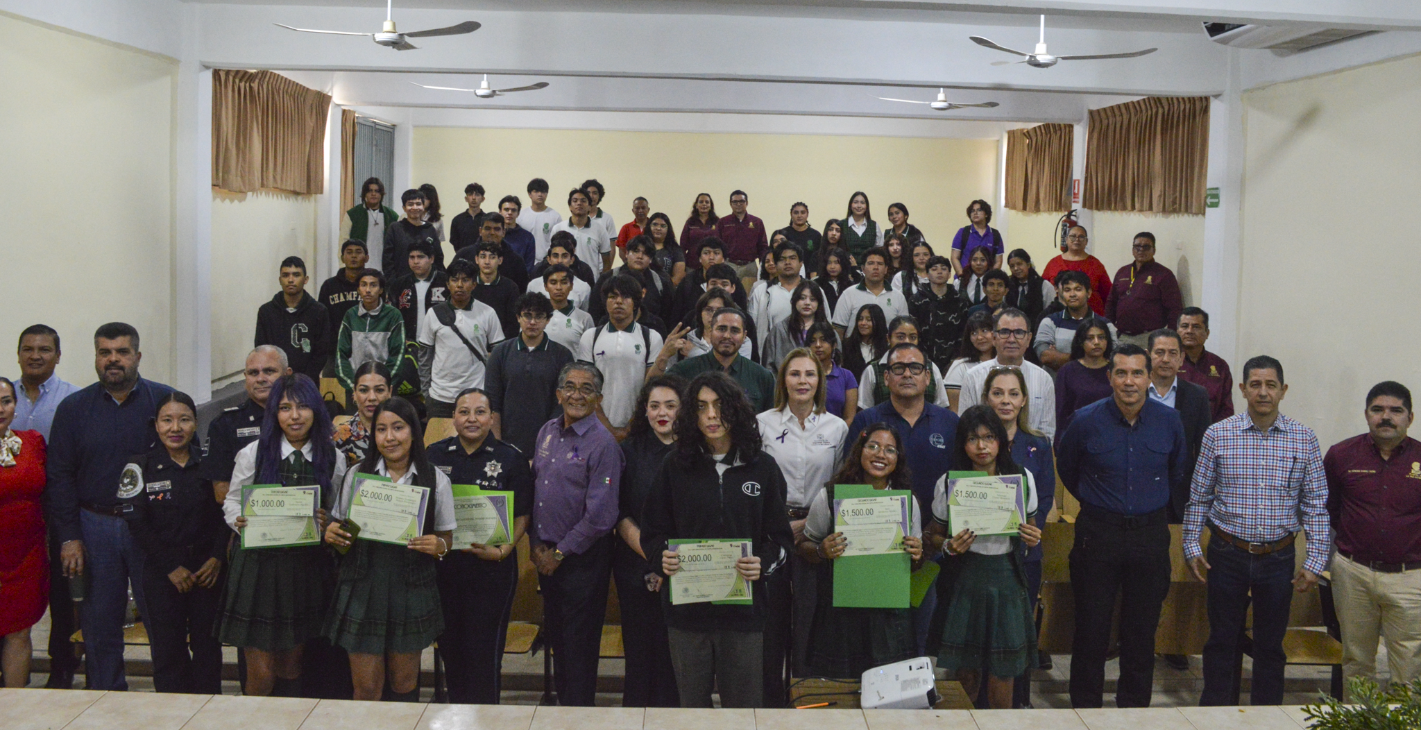 PREMIAN A GANADORES DEL CONCURSO YO NO DOY LIKE PARA PREVENIR EL ACOSO DIGITAL