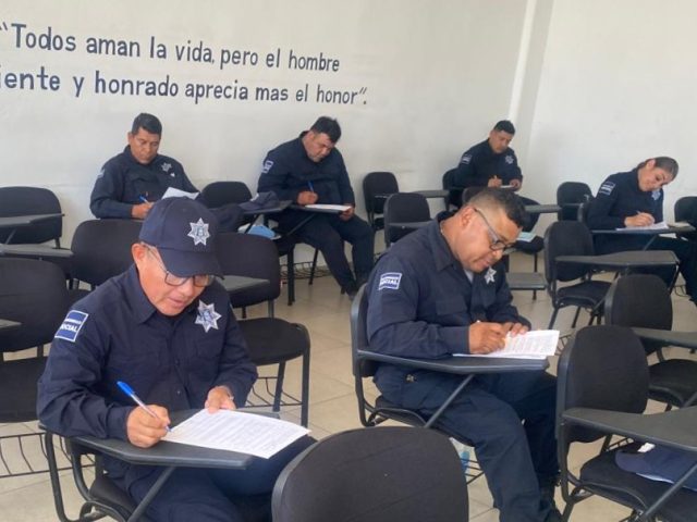 POLICÍAS MUNICIPALES DE COMONDÚ SON CAPACITADOS EN TEMAS DE FORMACIÓN CONTINUA