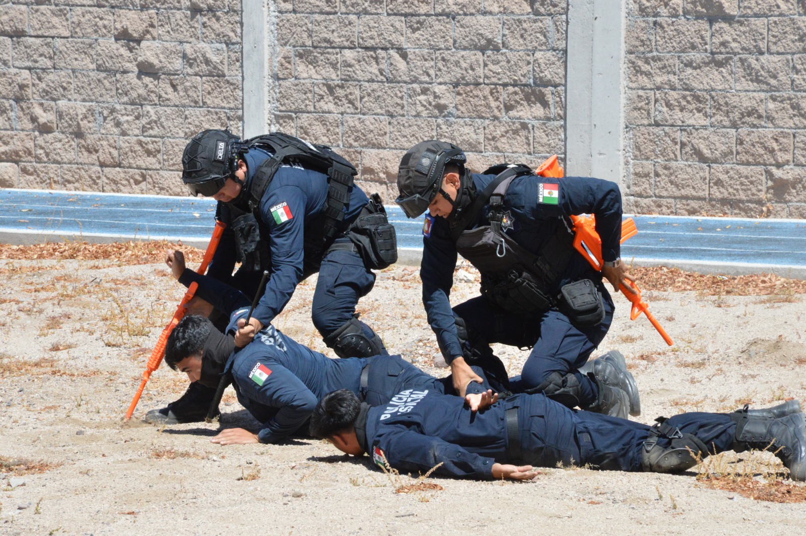 CAPACITA ACADEMIA DE SEGURIDAD A ELEMENTOS DE LA PEP EN DETENCIÓN Y CONDUCCIÓN DE PERSONAS